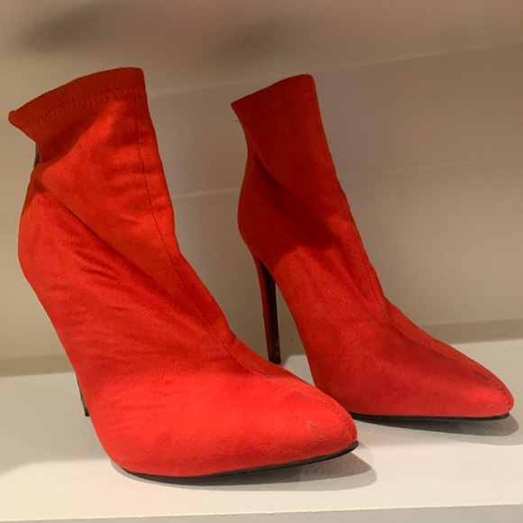 Red boots - Picture 4 of 6